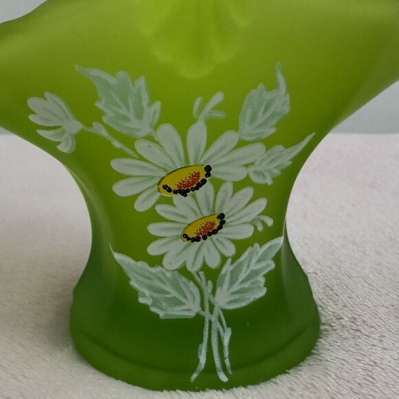 Westmoreland Vintage Hand-Painted Green Glass‎ Basket With Daisy Design - Picture 2 of 7